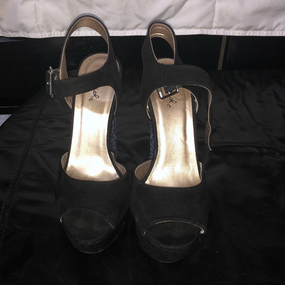 Heels - Picture 3 of 5